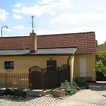 U Slunecne Brany Konukevi 3*