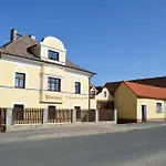 Konukevi U Slunecne Brany
